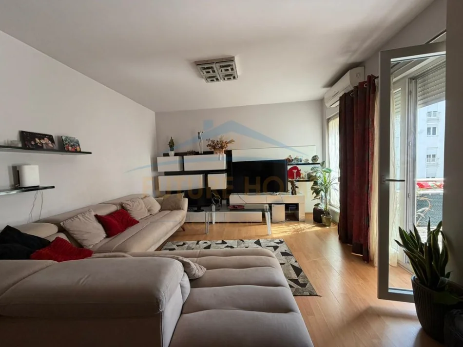 Tirane, shitet apartament 2+1 Kati 2, 105 m² 300.000 € (Rruga Frosina Plaku)
