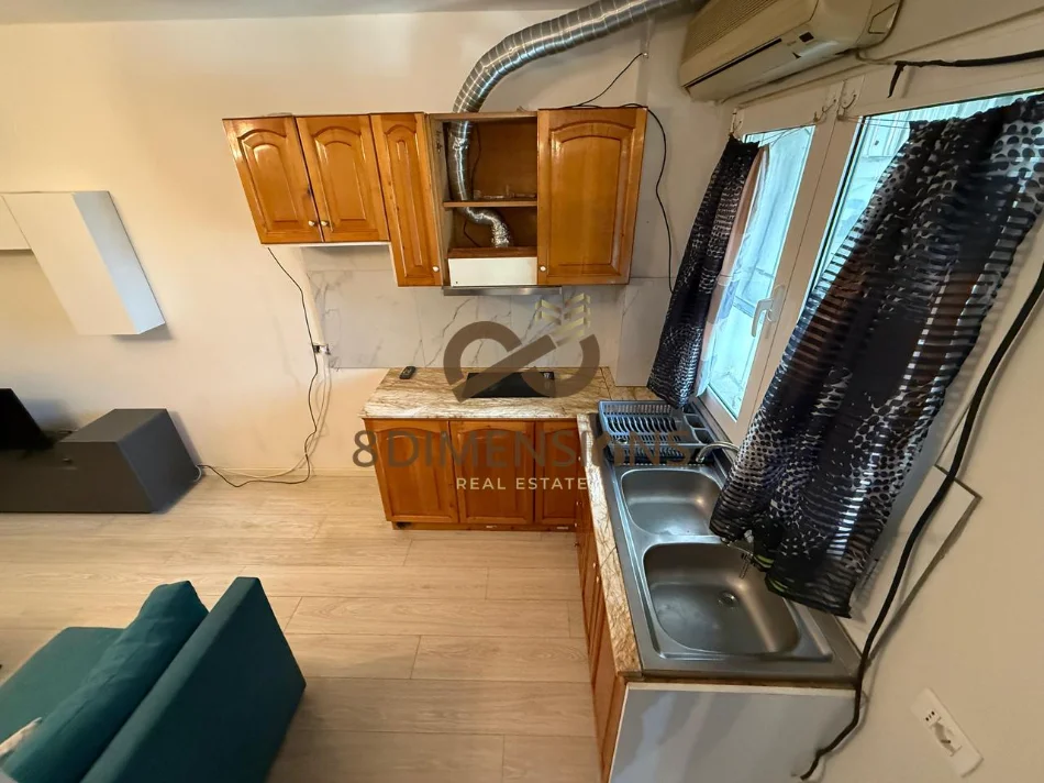 Tirane, jepet me qera apartament 1+1 Kati 1, 42 m² 300 € 