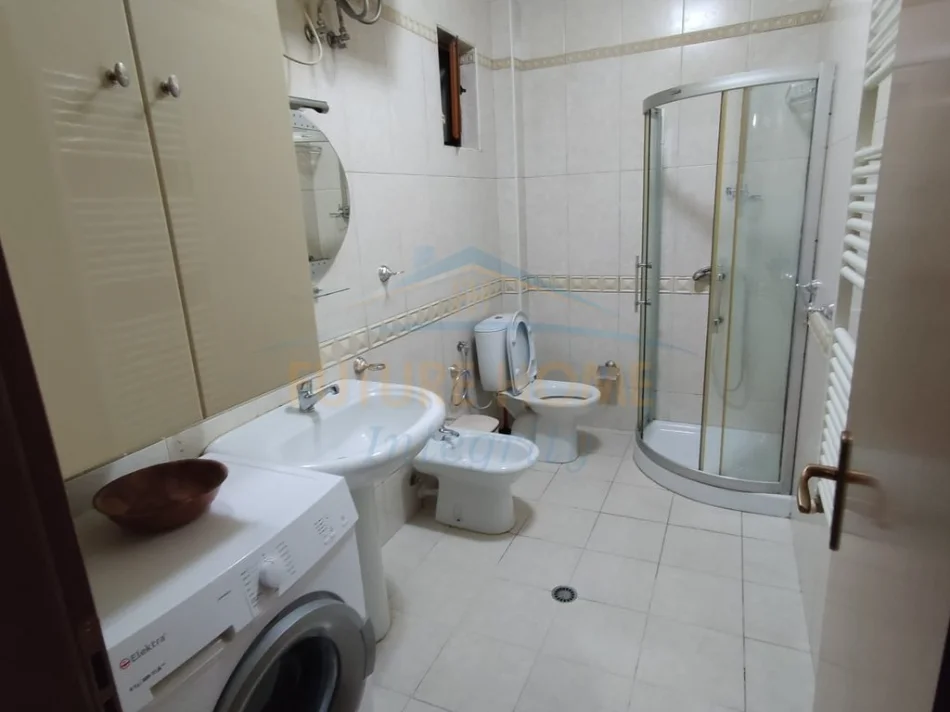 Tirane, jepet me qera apartament 1+1 Kati 10, 70 m² 630 € (Shkolla e baletit)