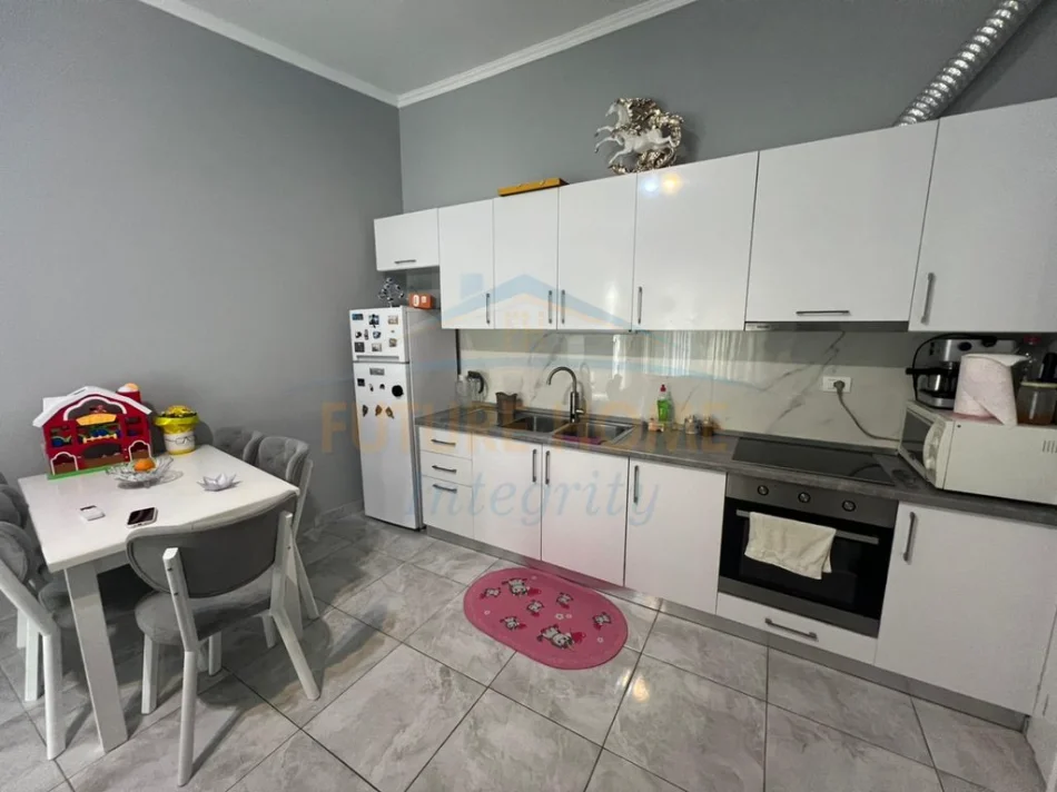 Tirane, shitet apartament 2+1 Kati 1, 81 m² 135.000 € (Fresk)