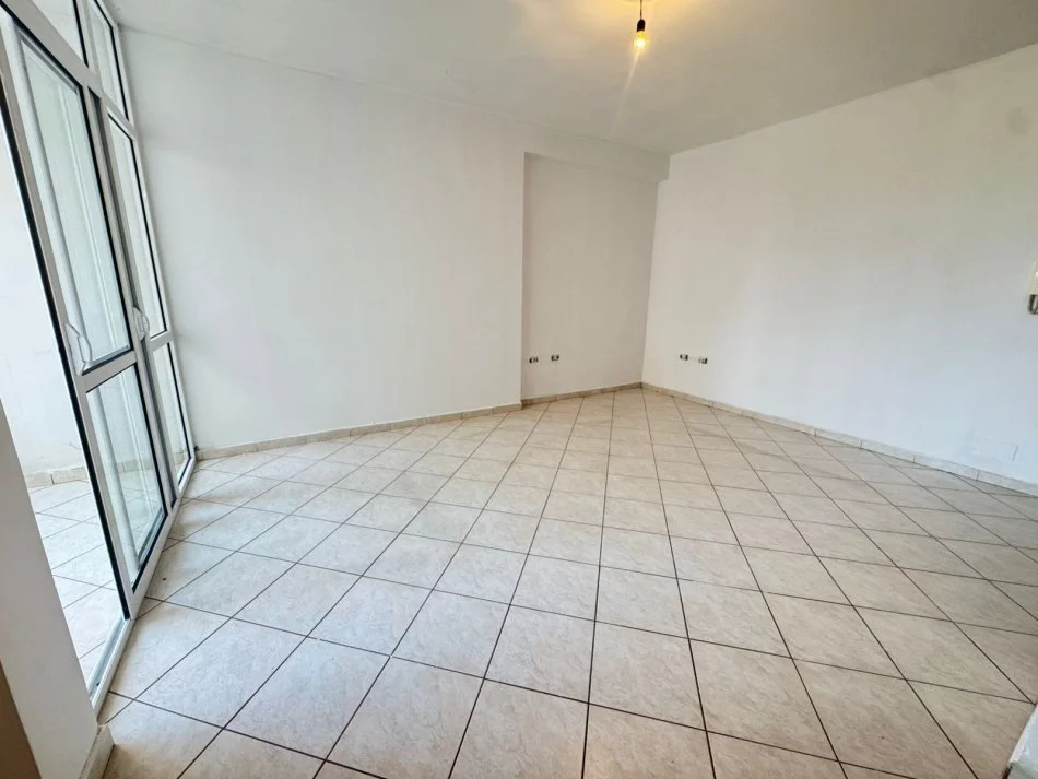 Tirane, shitet apartament 2+1+Ballkon Kati 5, 118 m² 150.000 € (Astir Prane Vila L Me Hipoteke)