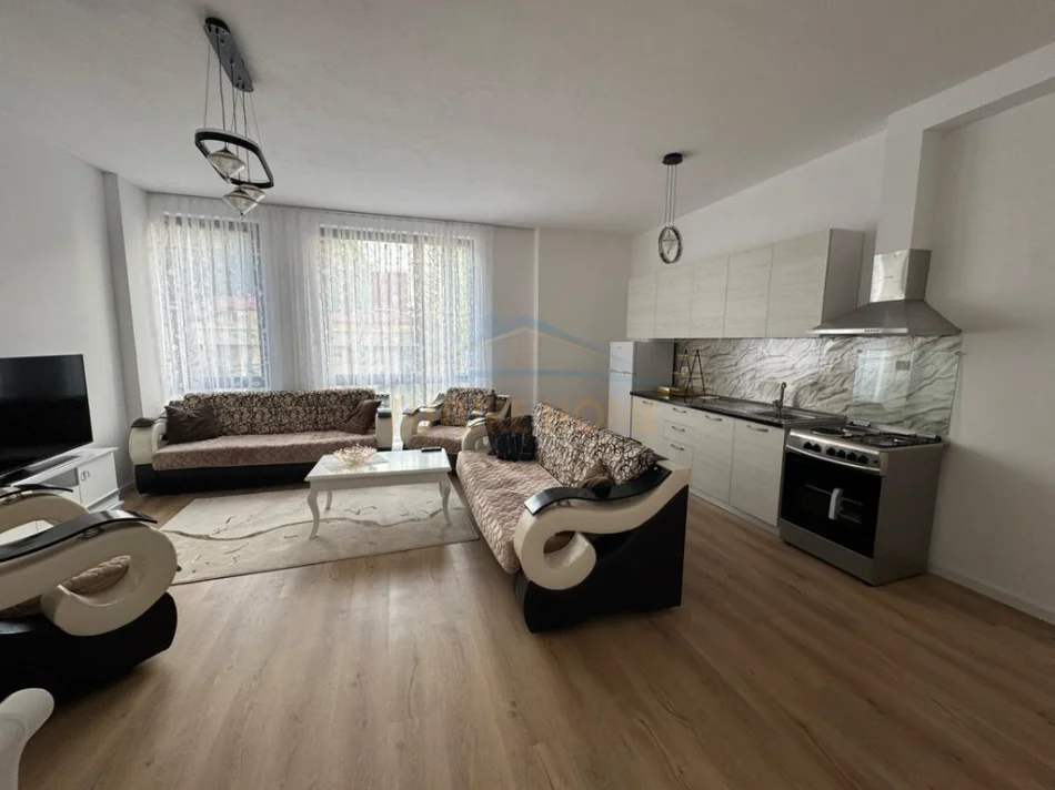 Tirane, jepet me qera apartament 2+1 Kati 1, 106 m² 700 € (BULEVARDI I RI ,JORDAN MISJA)