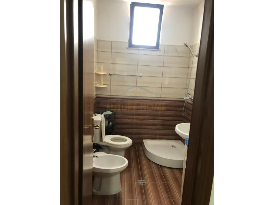 Tirane, jepet me qera apartament 1+1 Kati 5, 60 m² 520 € (Medreseja)