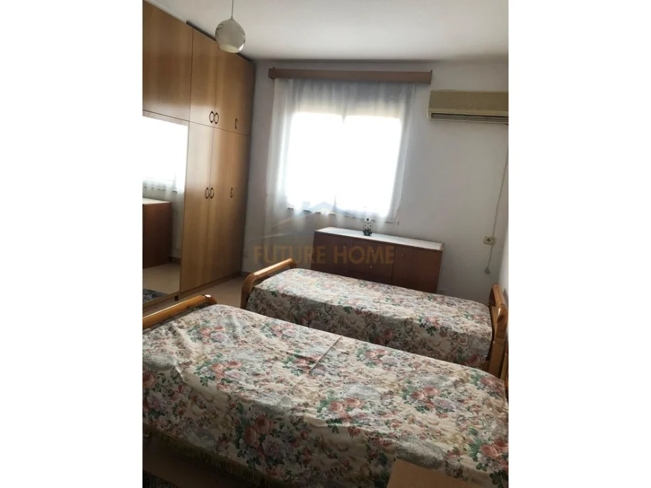 Tirane, jepet me qera apartament 1+1 Kati 5, 60 m² 520 € (Medreseja)