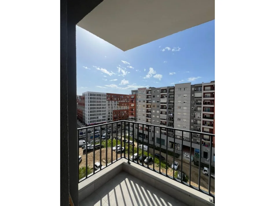 Tirane, jepet me qera apartament 1+1 Kati 7, 61 m² 450 € (UNAZA E RE)