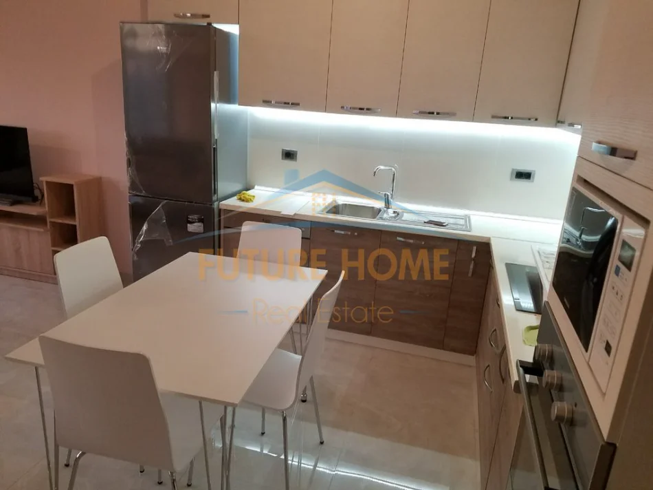 Tirane, jepet me qera apartament 1+1+Ballkon Kati 9, 55 m² 600 € (Myslym Shyri)