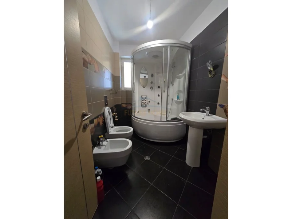 Tirane,MUNDESI KREDIE  shitet apartament 2+1 Kati 6, 90 m² 195.000 € (FUSHA AVIACIONIT)