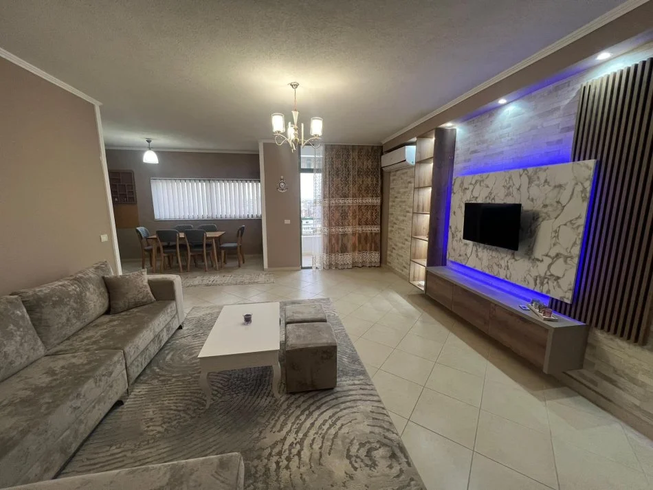 Durres, jap me qera apartament 2+1+Aneks Kati 10, 699 € (Vollga Lagja 1)