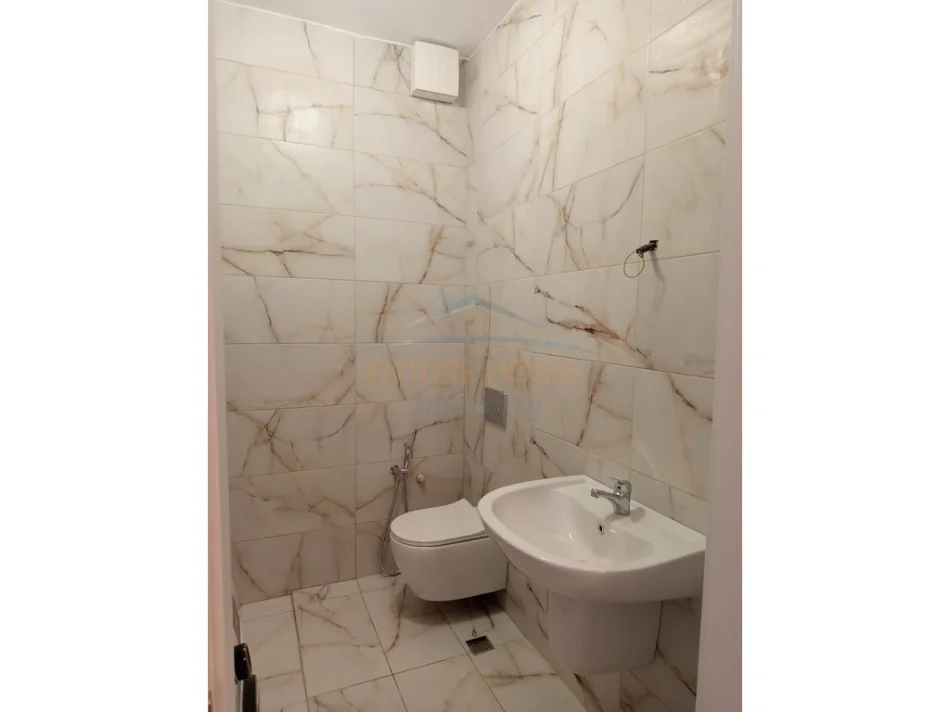 Tirane, jepet me qera apartament 2+1+Ballkon Kati 3, 80 m² 650 € (Kompleksi Aura)