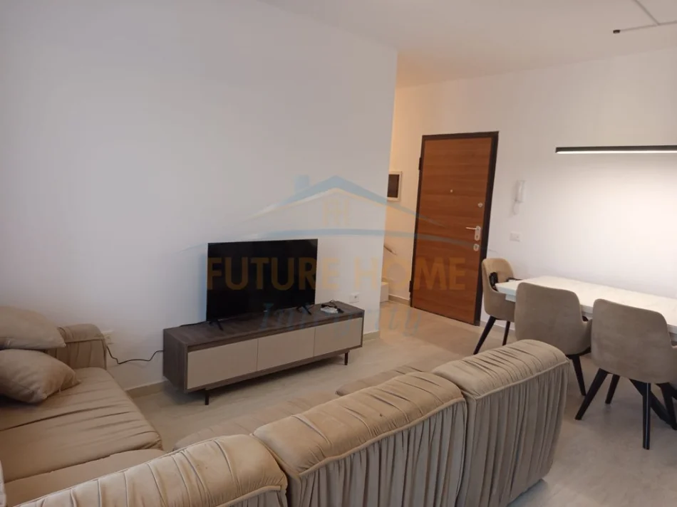 Tirane, jepet me qera apartament 2+1+Ballkon Kati 3, 80 m² 650 € (Kompleksi Aura)