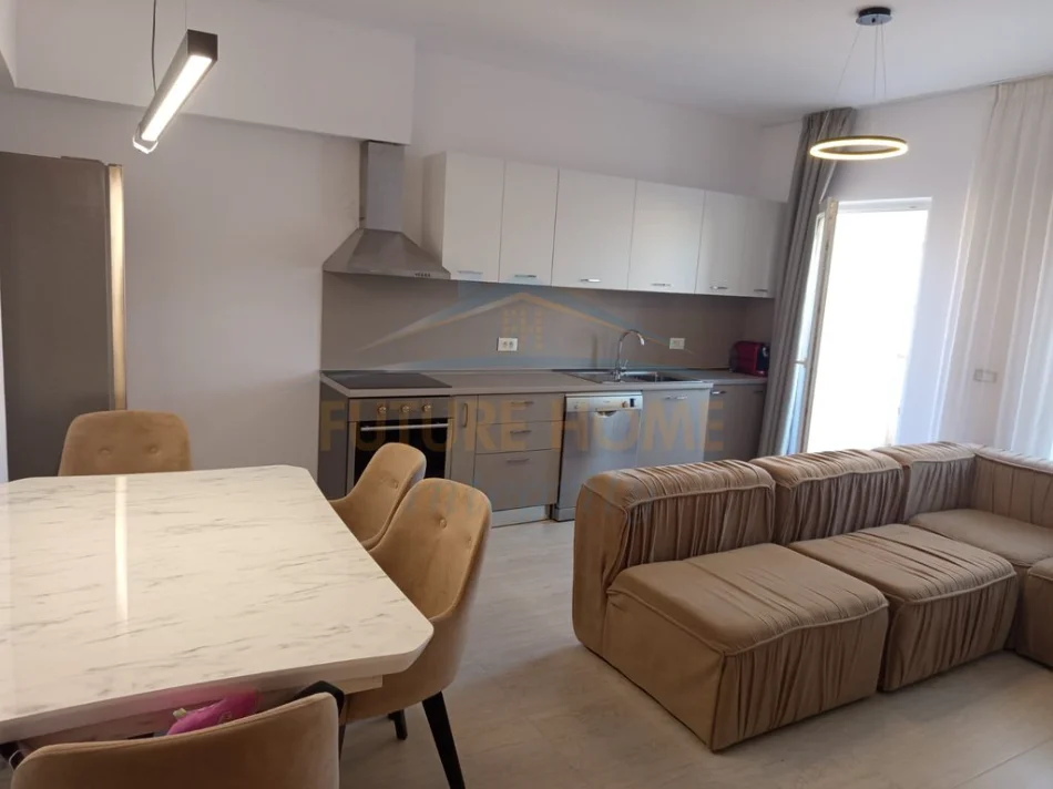 Tirane, jepet me qera apartament 2+1+Ballkon Kati 3, 80 m² 650 € (Kompleksi Aura)