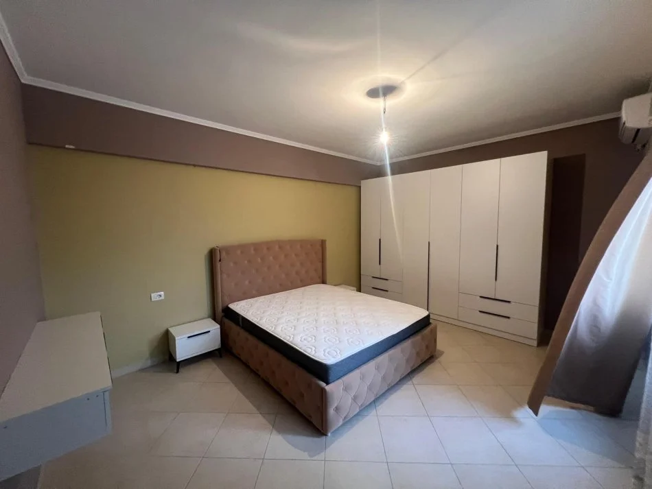 Durres, jap me qera apartament 2+1+Aneks Kati 10, 699 € (Vollga Lagja 1)