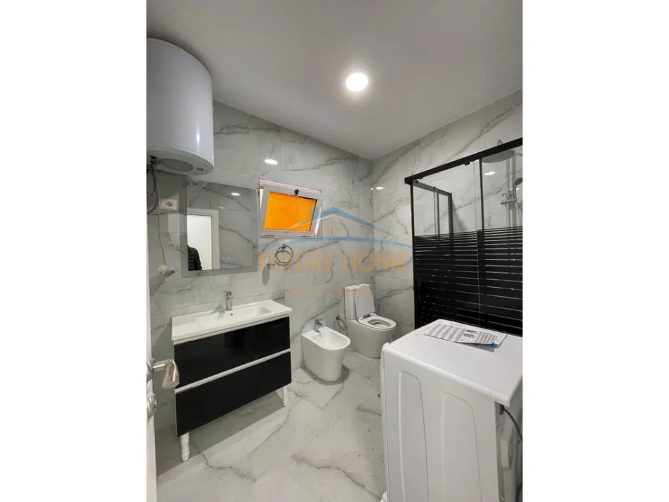 Tirane, jepet me qera apartament 3+1 Kati 1, 113 m² 800 € (Komuna Parisit pranë Kika 1.)
