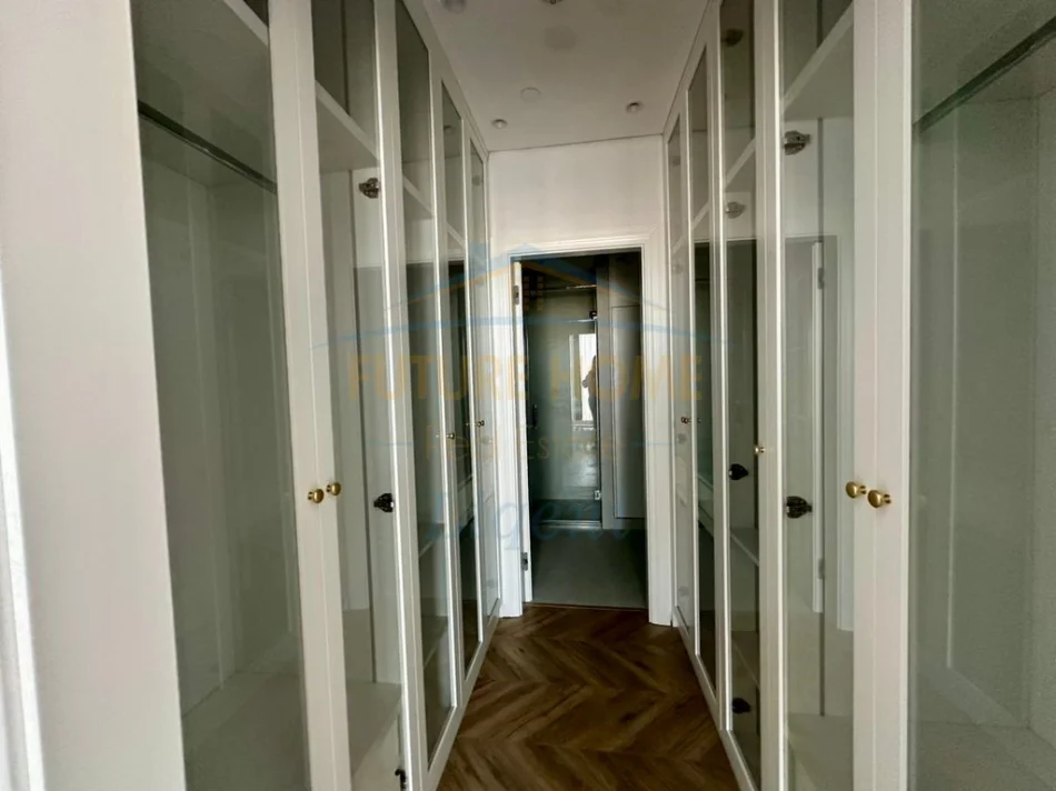 Tirane, shitet apartament 2+1 Kati 21, 151 m² 850.000 € (DownTown)
