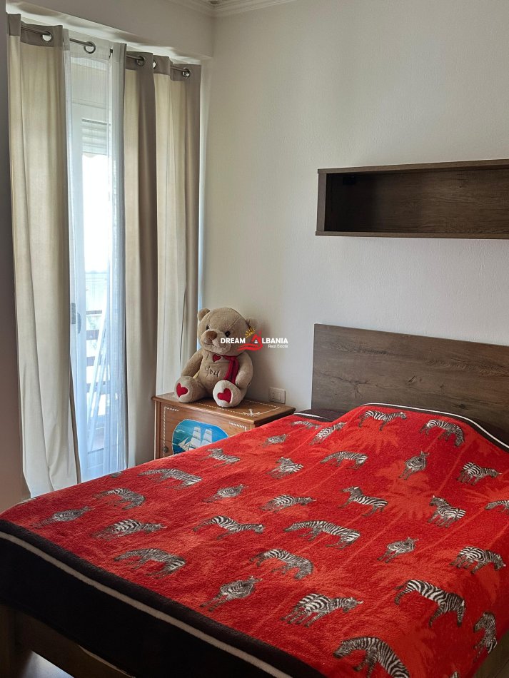 Tirane, jepet me qera apartament 2+1 Kati 4, 110 m² 900 € (liqeni i thate)
