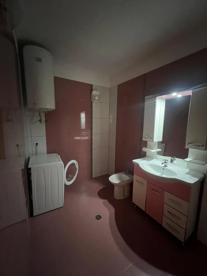 Durres, jap me qera apartament 2+1+Aneks Kati 10, 699 € (Vollga Lagja 1)