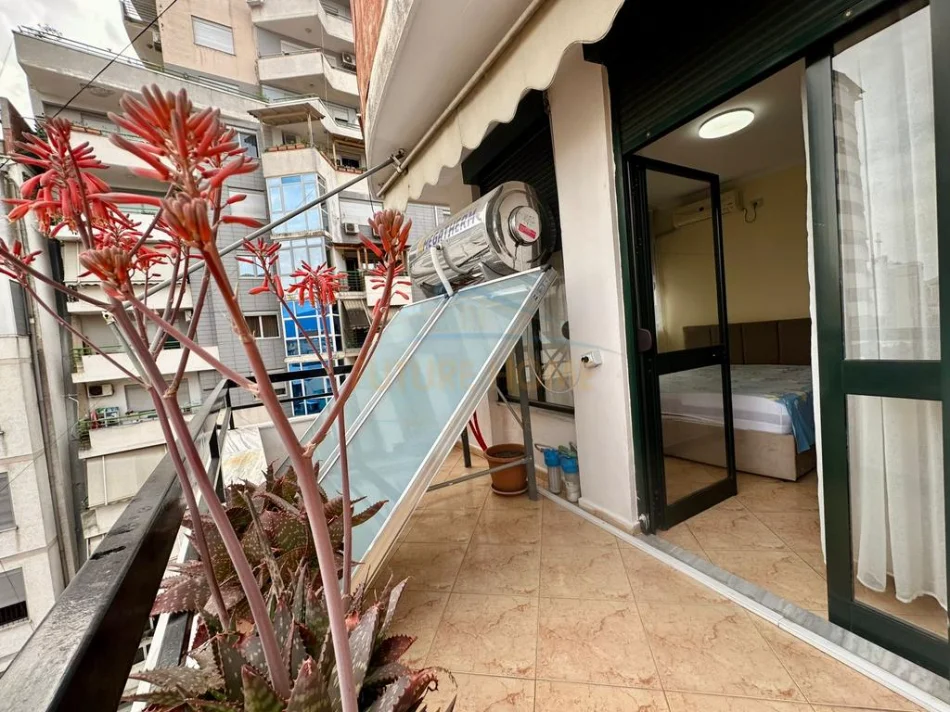 Tirane, jepet me qera apartament 2+1 , 76 m² 720 € (SELVIA)