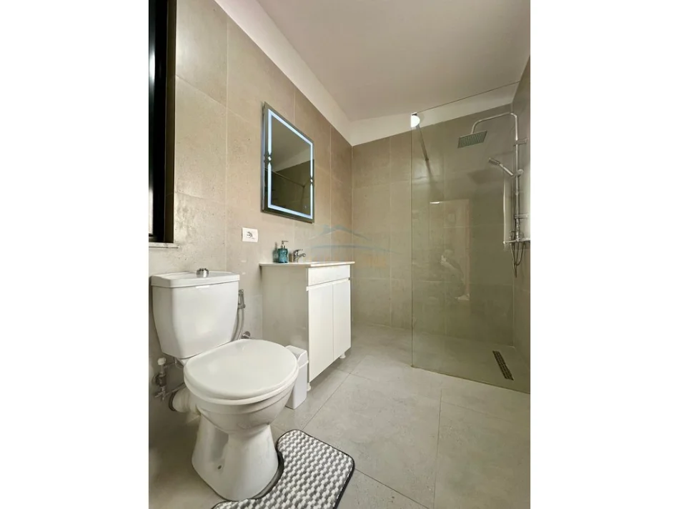 Tirane, jepet me qera apartament 2+1 Kati 4, 76 m² 720 € (Selvia)