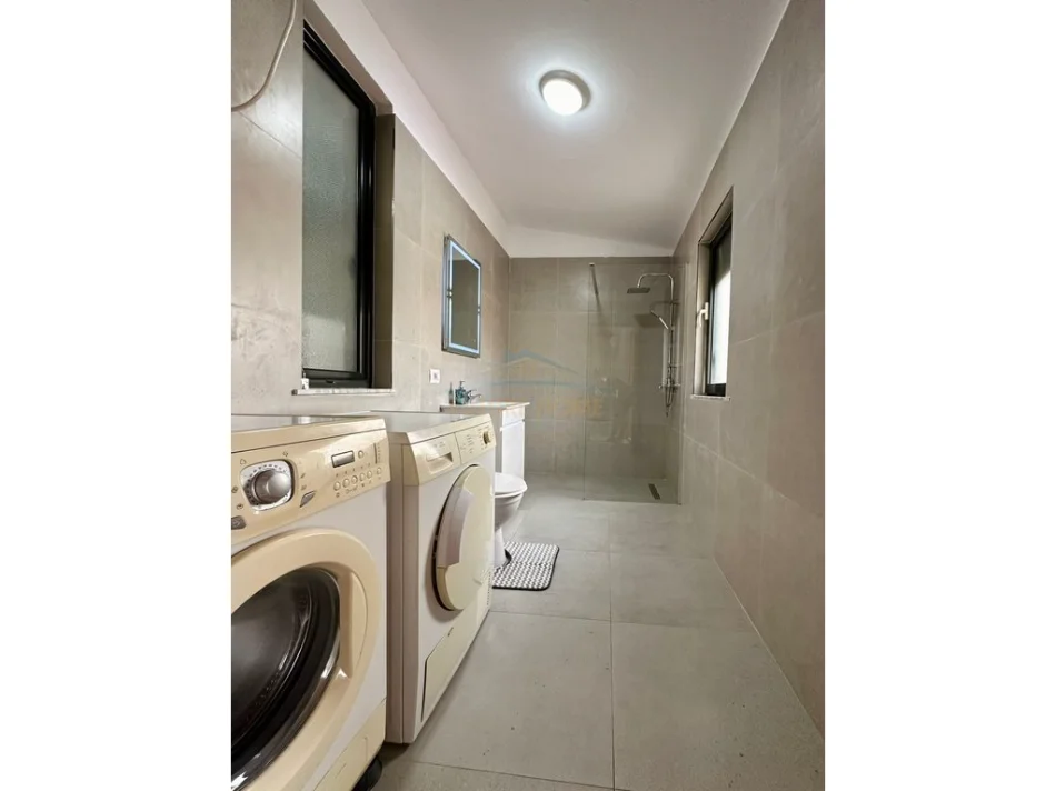 Tirane, jepet me qera apartament 2+1 Kati 4, 76 m² 720 € (Selvia)