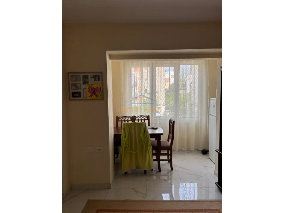 Tirane, jepet me qera apartament 1+1 Kati 3, 64 m² 400 € (SHKOLLA E BASHKUAR)