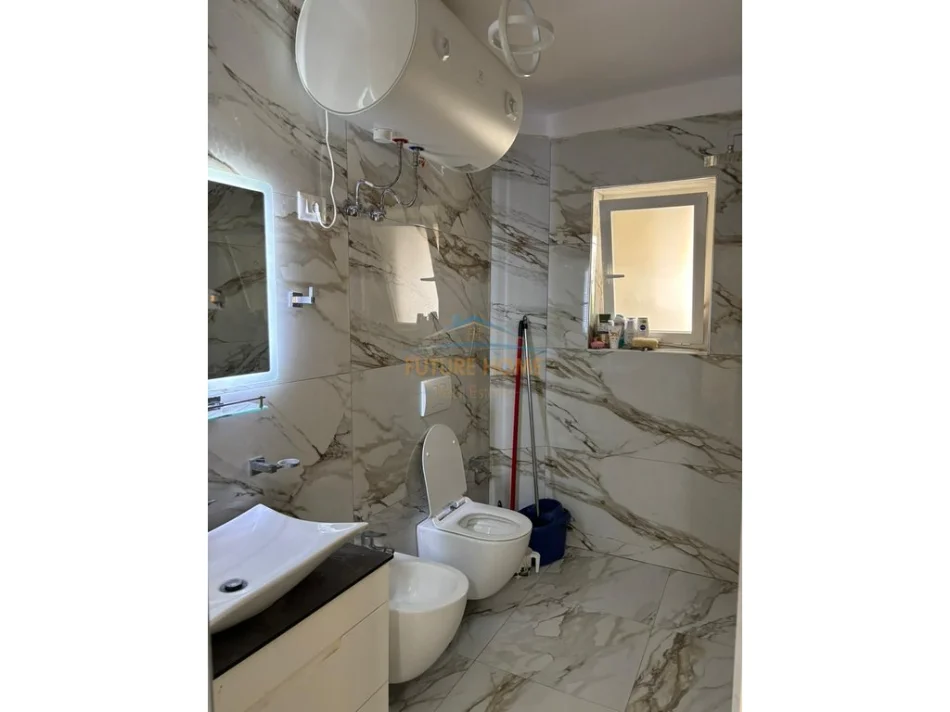 Tirane, jepet me qera apartament 1+1 Kati 3, 64 m² 400 € (SHKOLLA E BASHKUAR)