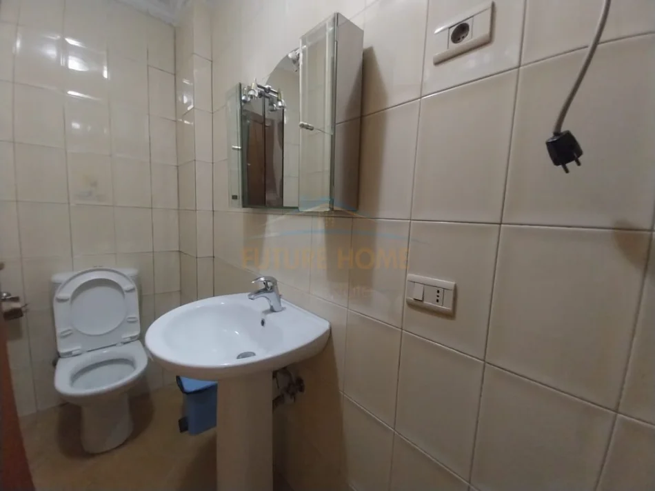 Tirane, jepet me qera apartament 2+1 Kati 6, 127 m² 600 € 