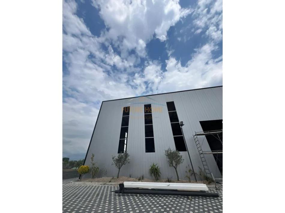 Tirane, jepet me qera magazine , 1.500 m² 4.500 € (Kamez)