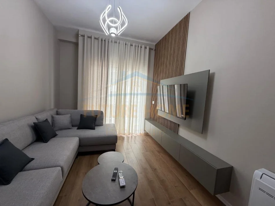 Tirane, jepet me qera apartament 1+1+Ballkon Kati 6, 72 m² 600 € (Rruga Dritan Hoxha Kompleksi Aura)