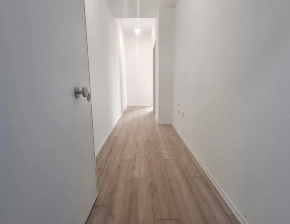 Tirane, shitet apartament 1+1+Ballkon Kati 3, 67 m² 93.000 € (Ali Demi)