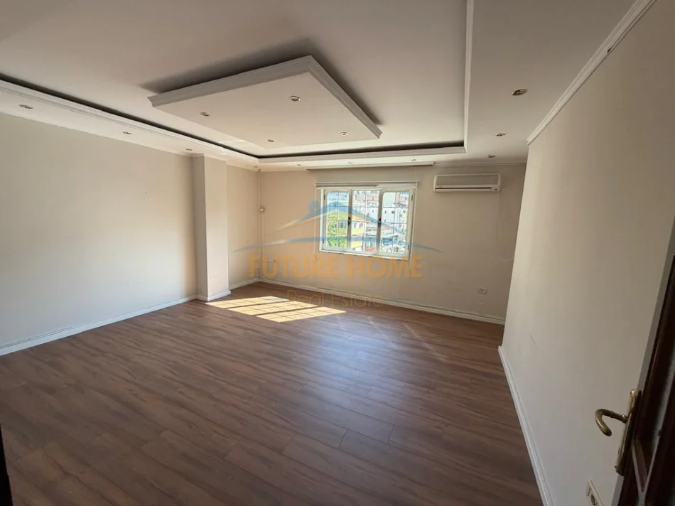 jepet me qera ambjent biznesi Kati 4, 177 m² 1.800 € (Sheshi Willson)