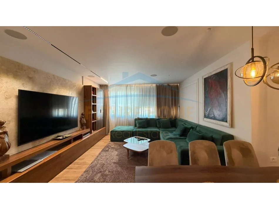 shitet apartament 3+1+Ballkon Kati 8, 163 m² (RRUGA E ELBASANIT)