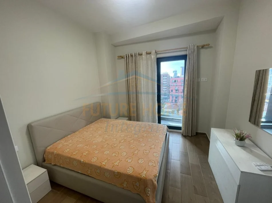 Tirane, jap me qera apartament 1+1+Ballkon Kati 7, 70 m² 700 € (shkolla e kuqe)