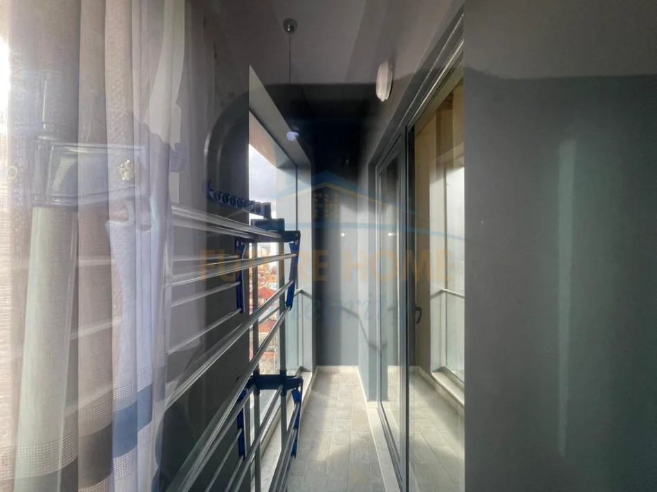 Tirane, jap me qera apartament 1+1+Ballkon Kati 7, 70 m² 700 € (shkolla e kuqe)