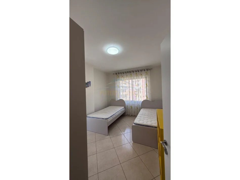 Tirane, jepet me qera apartament 2+1+Ballkon Kati 5, 100 m² 530 € (Unaza e re)