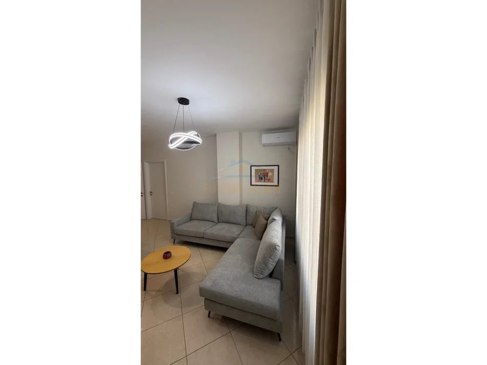 Tirane, jepet me qera apartament 2+1+Ballkon Kati 5, 100 m² 530 € (Unaza e re)