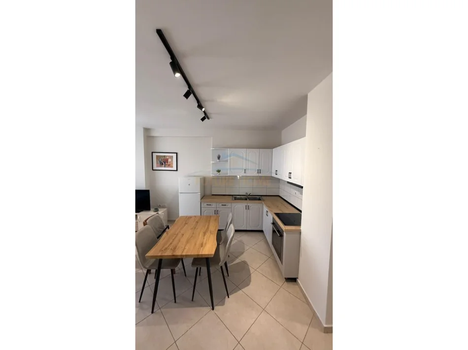 Tirane, jepet me qera apartament 2+1+Ballkon Kati 5, 100 m² 530 € (Unaza e re)