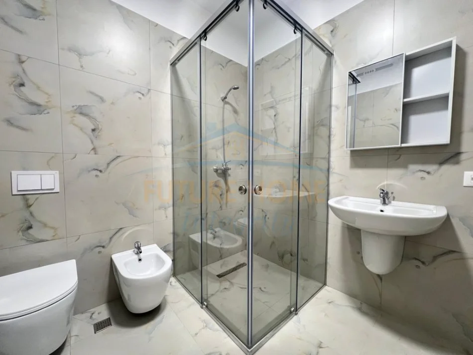 Tirane, jepet me qera apartament 2+1+2 Kati 3, 117 m² 1.050 € (Pazari i RI, Rezidenca Luxor 3)