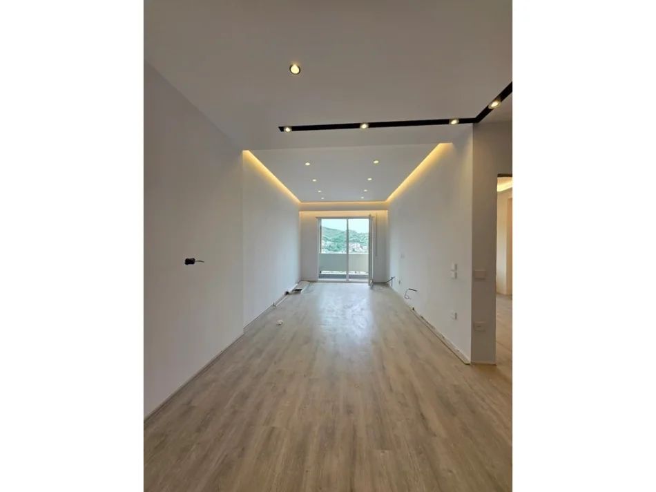 Tirane, shitet apartament 1+1+Ballkon Kati 12, 72 m² 160.000 € (rruga e kavajes 21 dhjetori)
