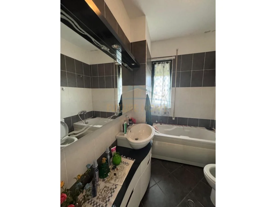 Tirane, shitet apartament 2+1+Ballkon Kati 4, 110 m² 150.000 € 