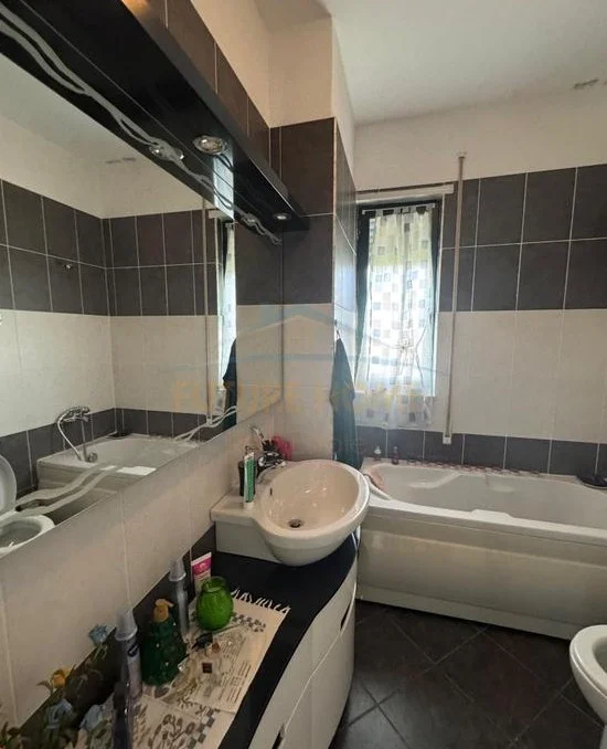 Tirane, shitet apartament 2+1 Kati 4, 111 m² 150.000 € (Rruga e Teleferikut)