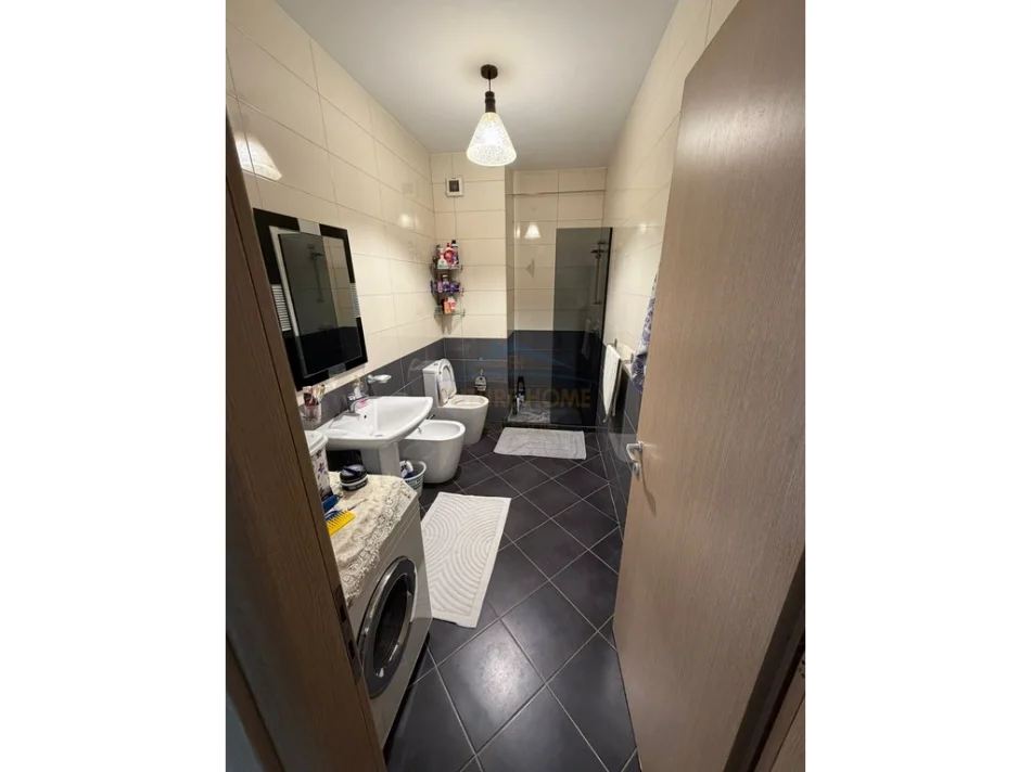 Tirane, shes apartament 1+1+Ballkon Kati 3, 76 m² 210.000 € 