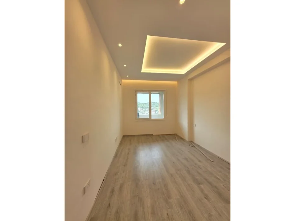 Tirane, jepet me qera apartament 1+1+Ballkon Kati 12, 72 m² 600 € (Kompleksi Golden Park)