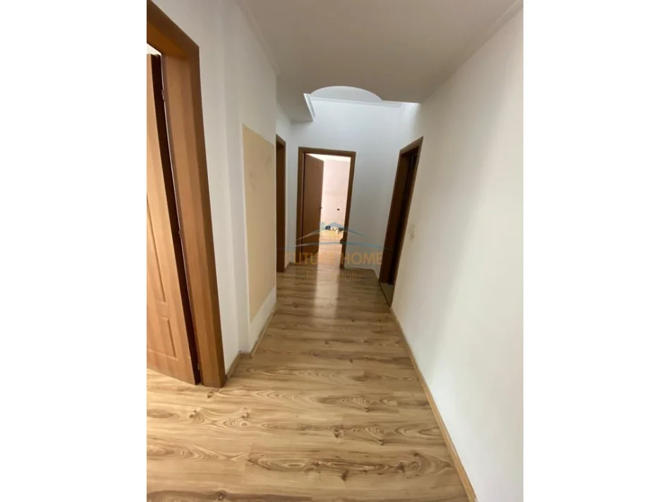 Tirane, shitet apartament 2+1+Ballkon Kati 3, 104 m² 200.000 € 