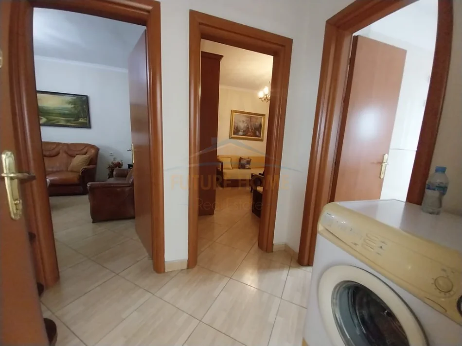 Tirane, jepet me qera apartament 1+1 Kati 5, 50 m² 400 € (Siri Kodra)