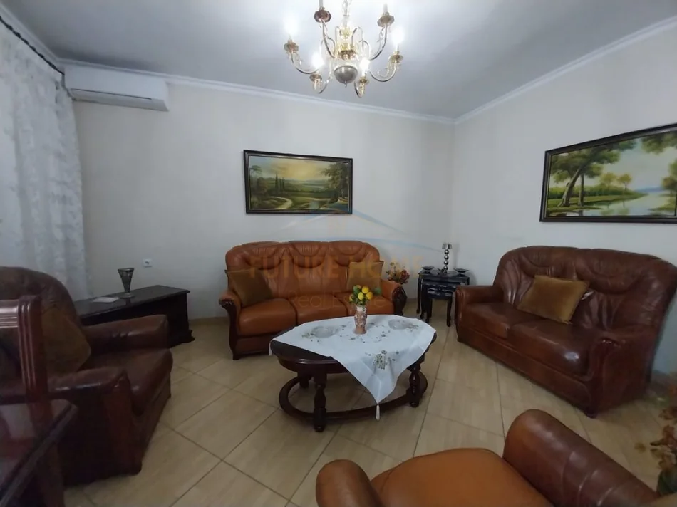 Tirane, jepet me qera apartament 1+1 Kati 5, 50 m² 400 € (Siri Kodra)