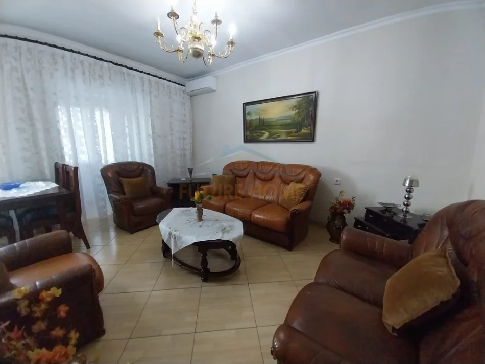 Tirane, jepet me qera apartament 1+1 Kati 5, 50 m² 400 € (Siri Kodra)