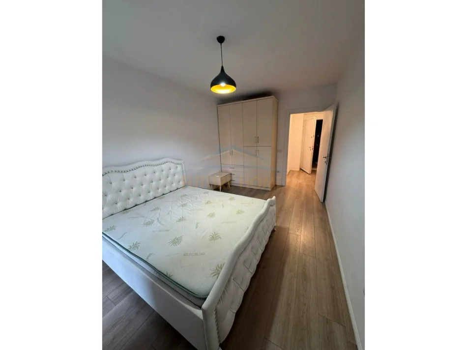 Tirane, jepet me qera apartament 1+1 Kati 3, 63 m² 500 € (Ish fusha e aviacionit)