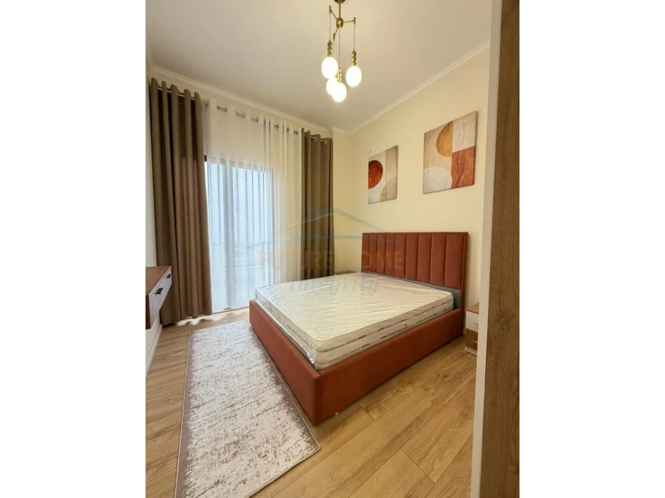 SHITET APARTAMENT 2+1 TEK FRESKU