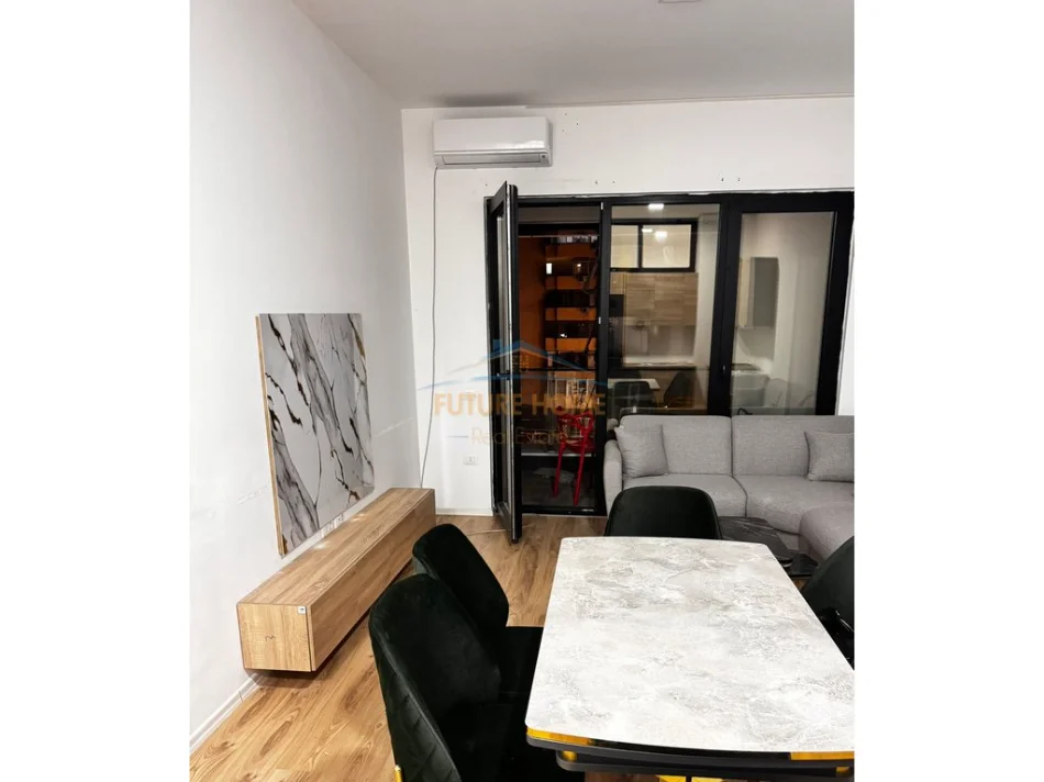 Tirane, jepet me qera apartament 2+1+Ballkon Kati 3, 94 m² 700 € (Square 21)