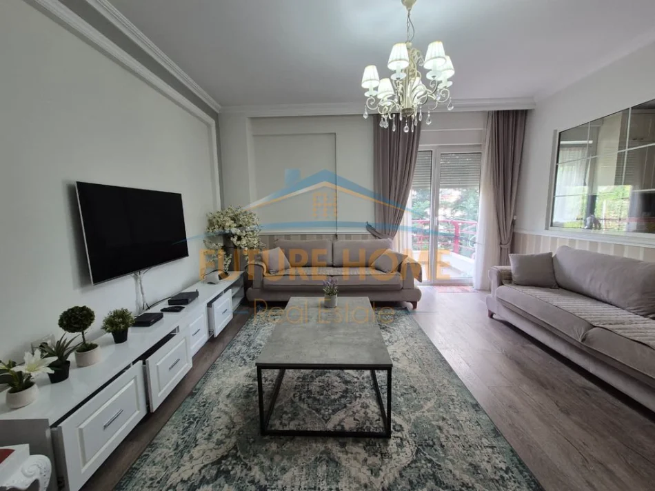 Tirane, jepet me qera apartament 2+1+Ballkon Kati 4, 135 m² 1.050 € 